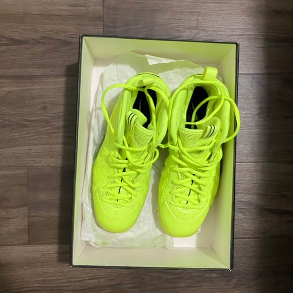 Authentic Nike foamposite shoes size 6y - Picture 5 of 5